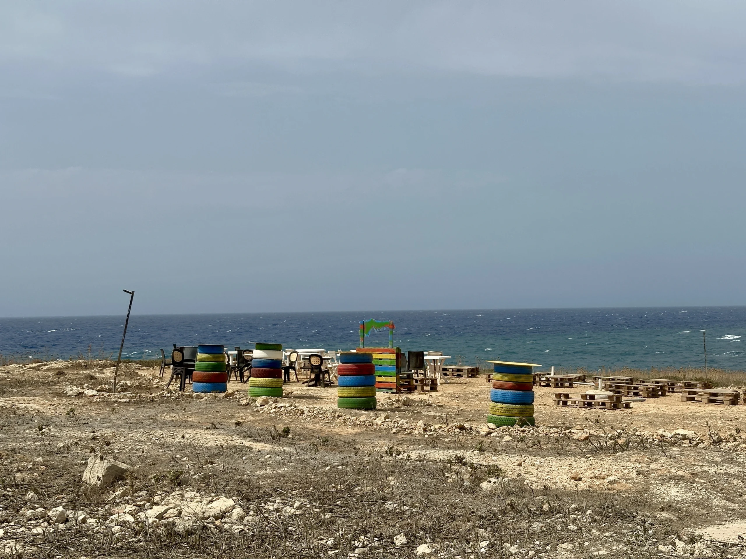 Lampedusa: la sottile linea rossa tra accoglienza e overtourism
